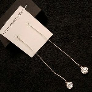 South moon under earrings NWT